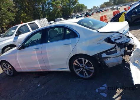 2019 Mercedes-Benz C 300 z USA, uszkodzony, nr VIN WDDWF8DB0KR484663